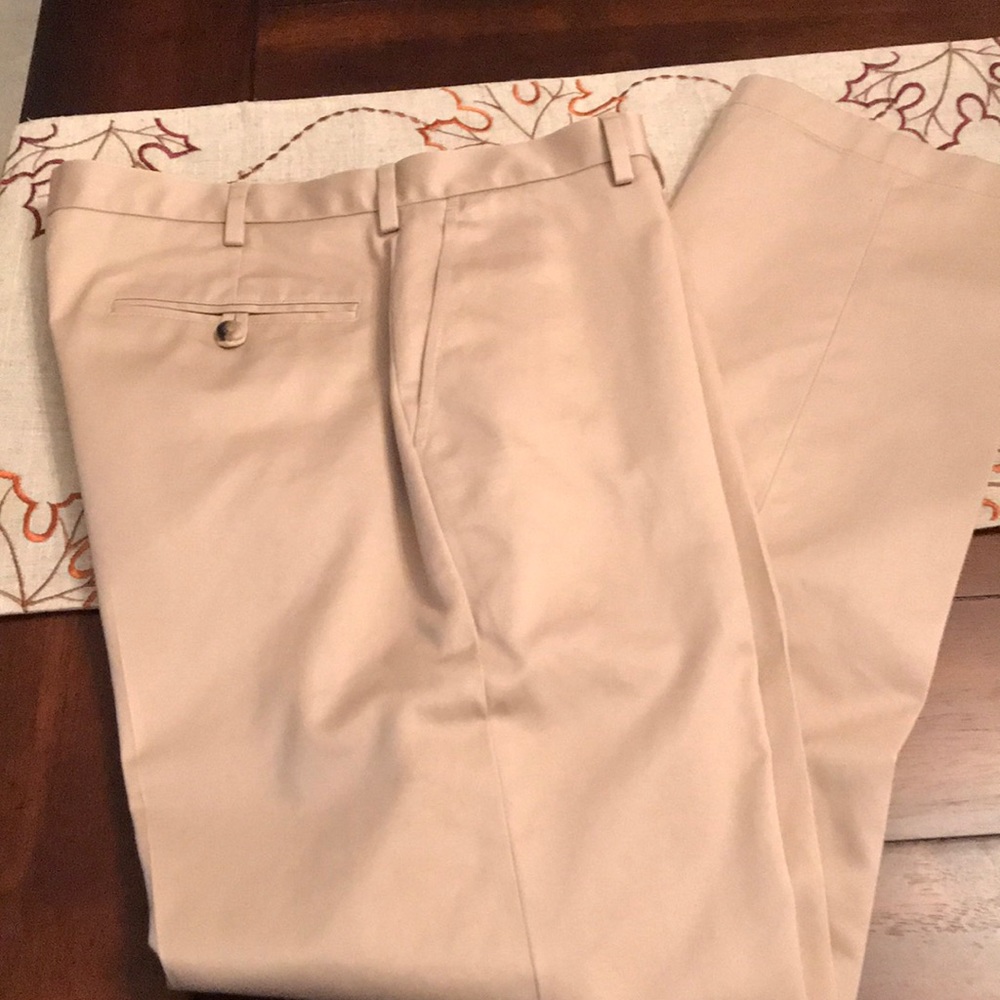 New, never been worn JoS.A.Bank men’s khakis
